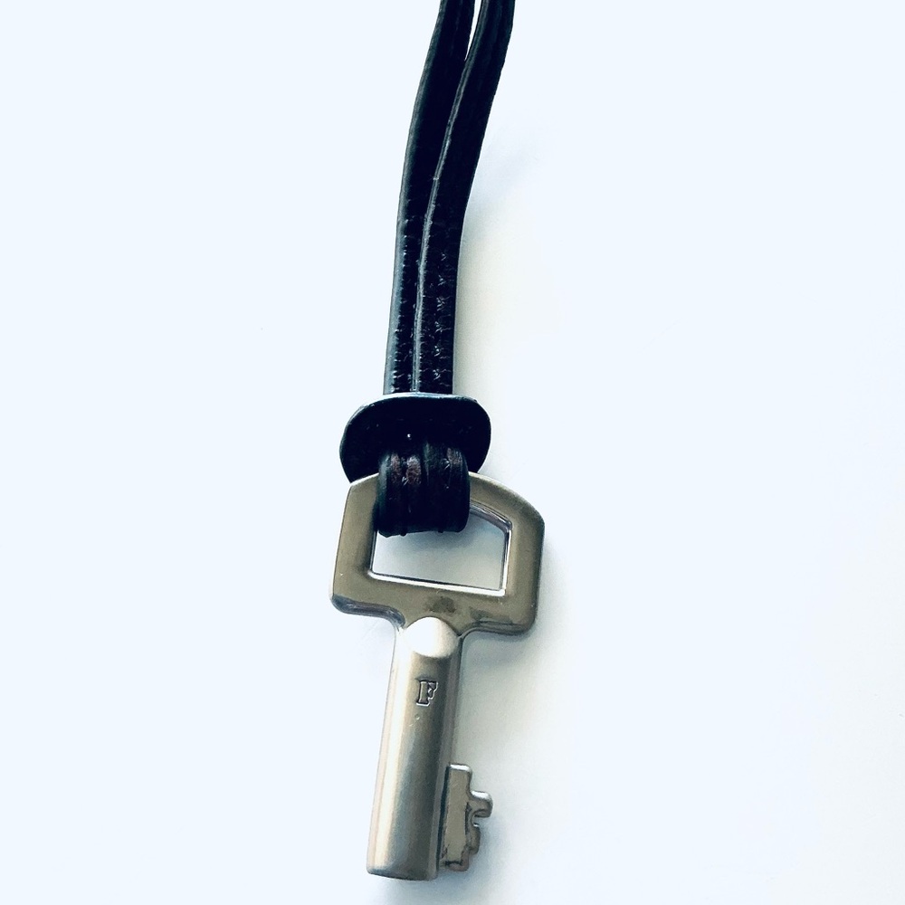 FOSSIL Silver Key Fob Chain Charm Bag Replacement w/Dark Brown Leather Strap EUC - Picture 3 of 9